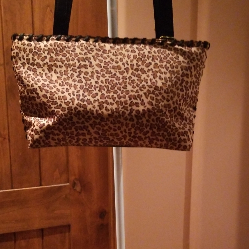 Animal print small tote bag. - Picture 4 of 4